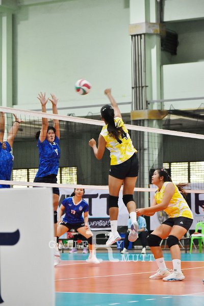 20251120-volleyballl-AM-T-166.jpg