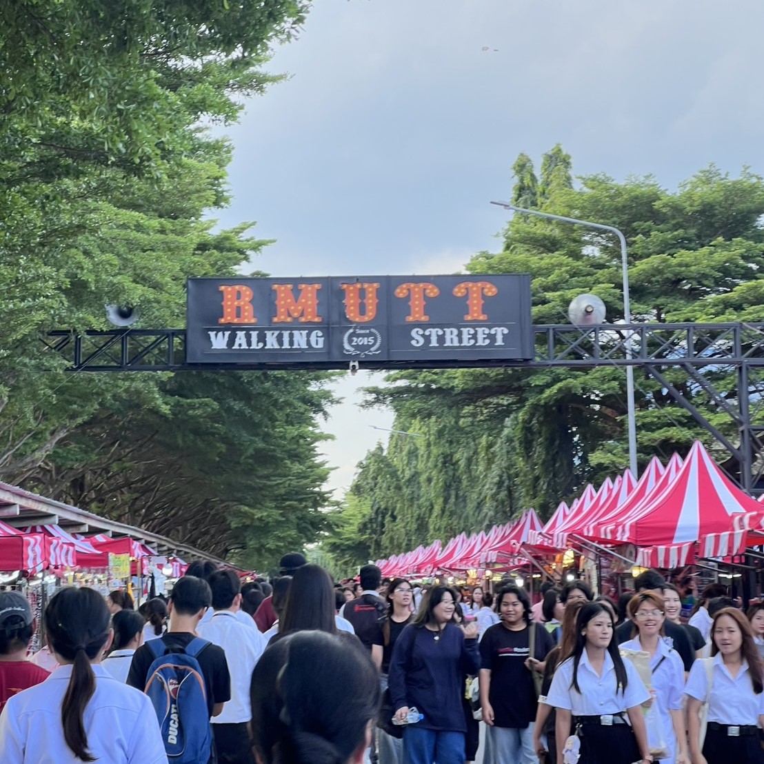 20251104-walking-street-02