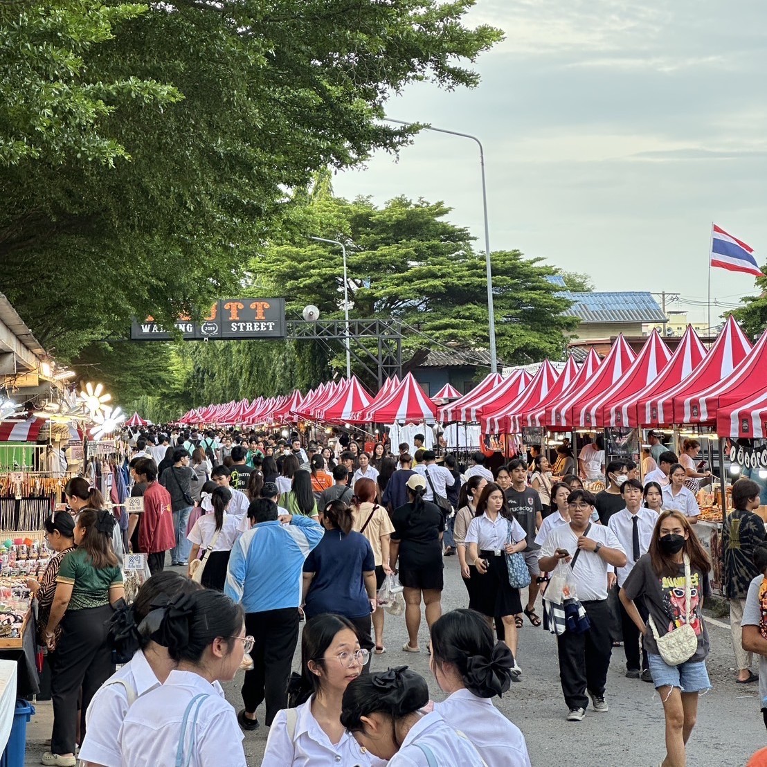 20251104-walking-street-03