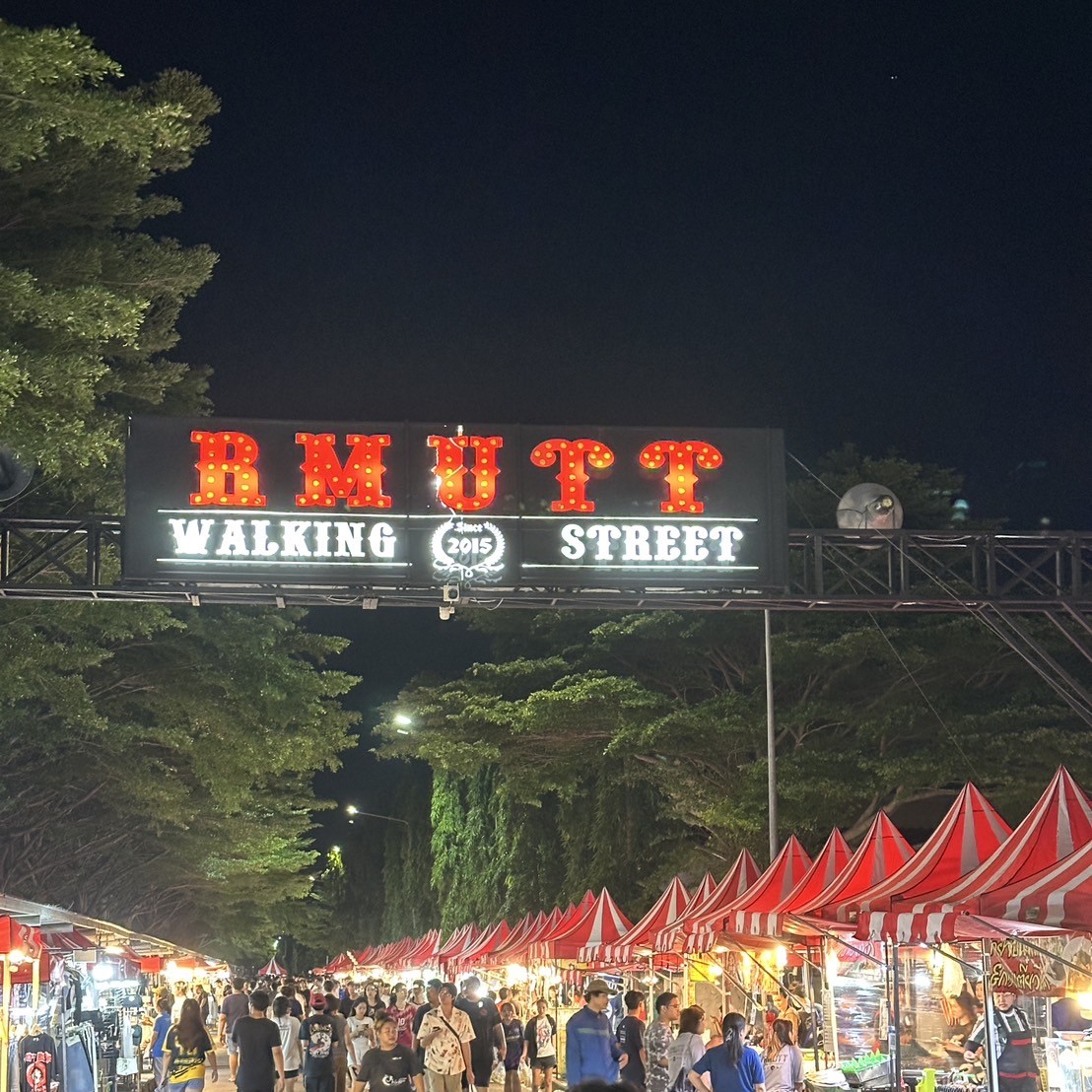 20251104-walking-street-09