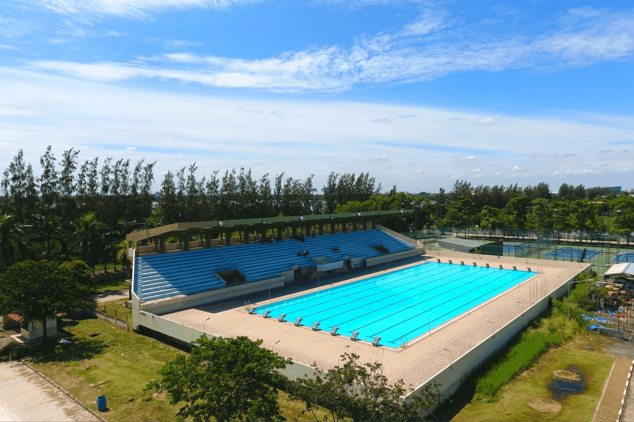 สระว่ายน้ำ Swimming pool