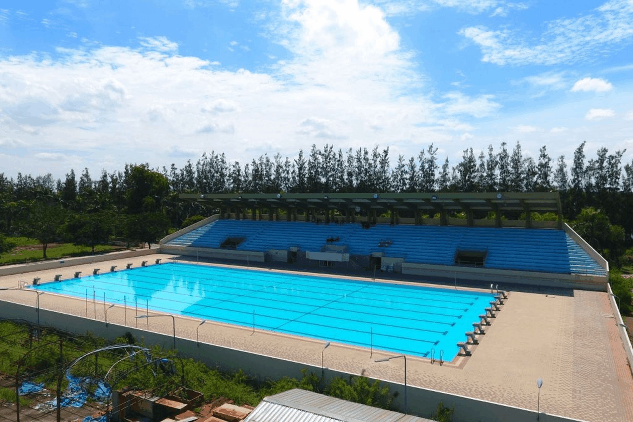 สระว่ายน้ำ Swimming pool