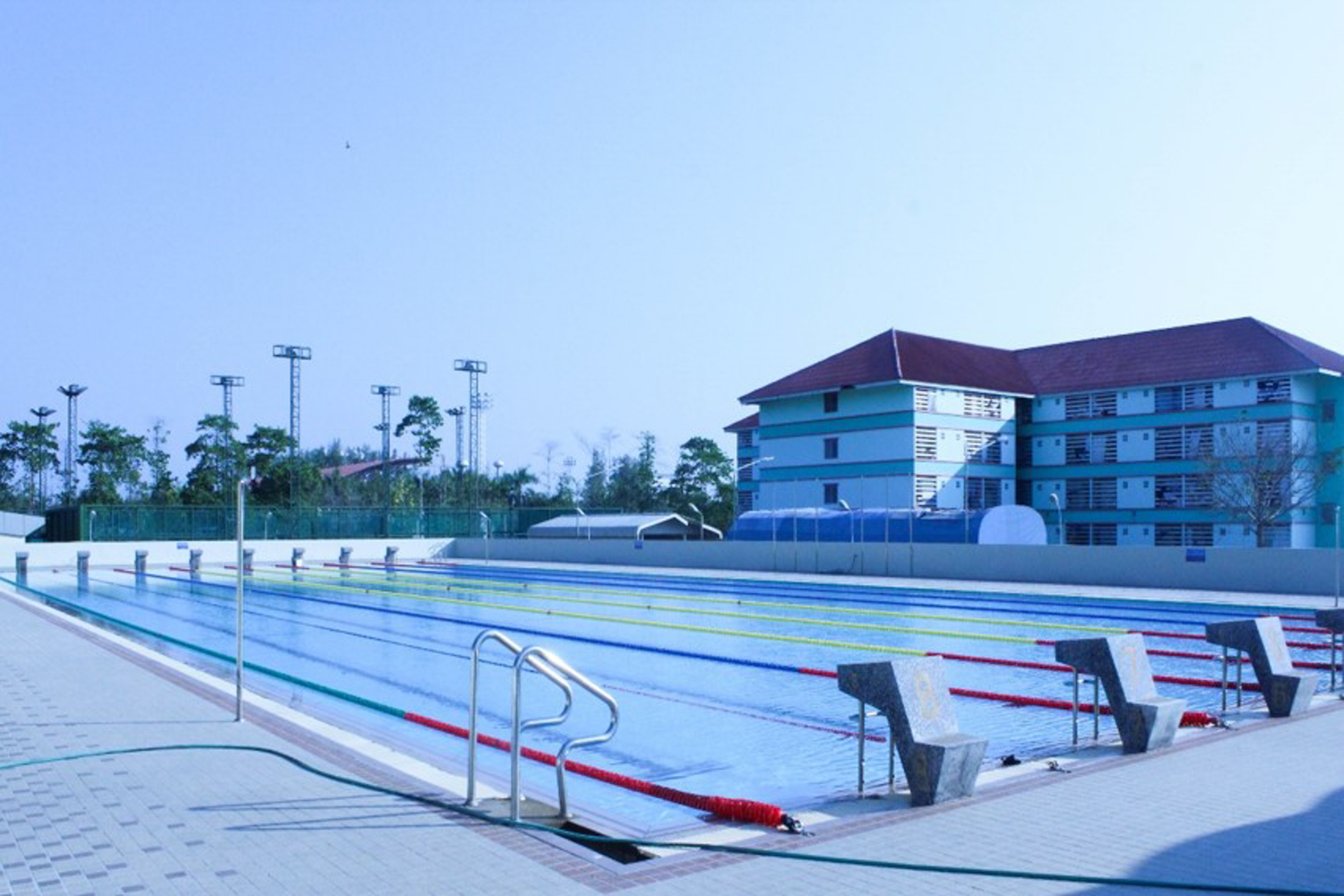 สระว่ายน้ำ Swimming pool